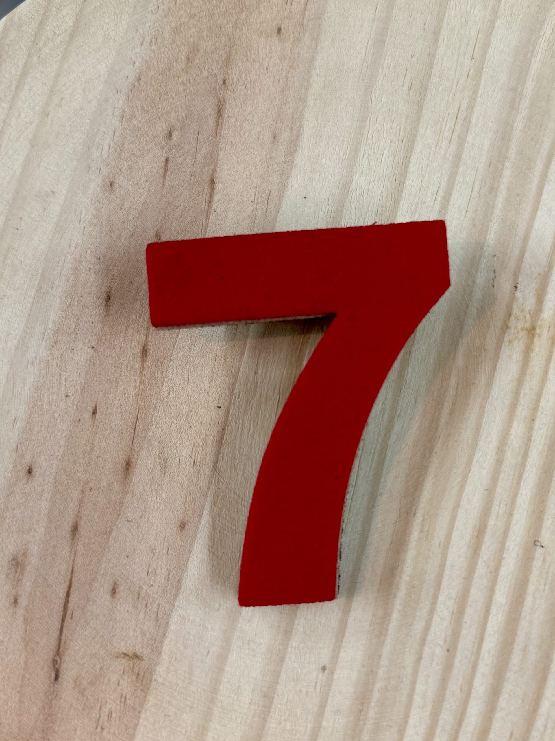 Número 7 con pinza