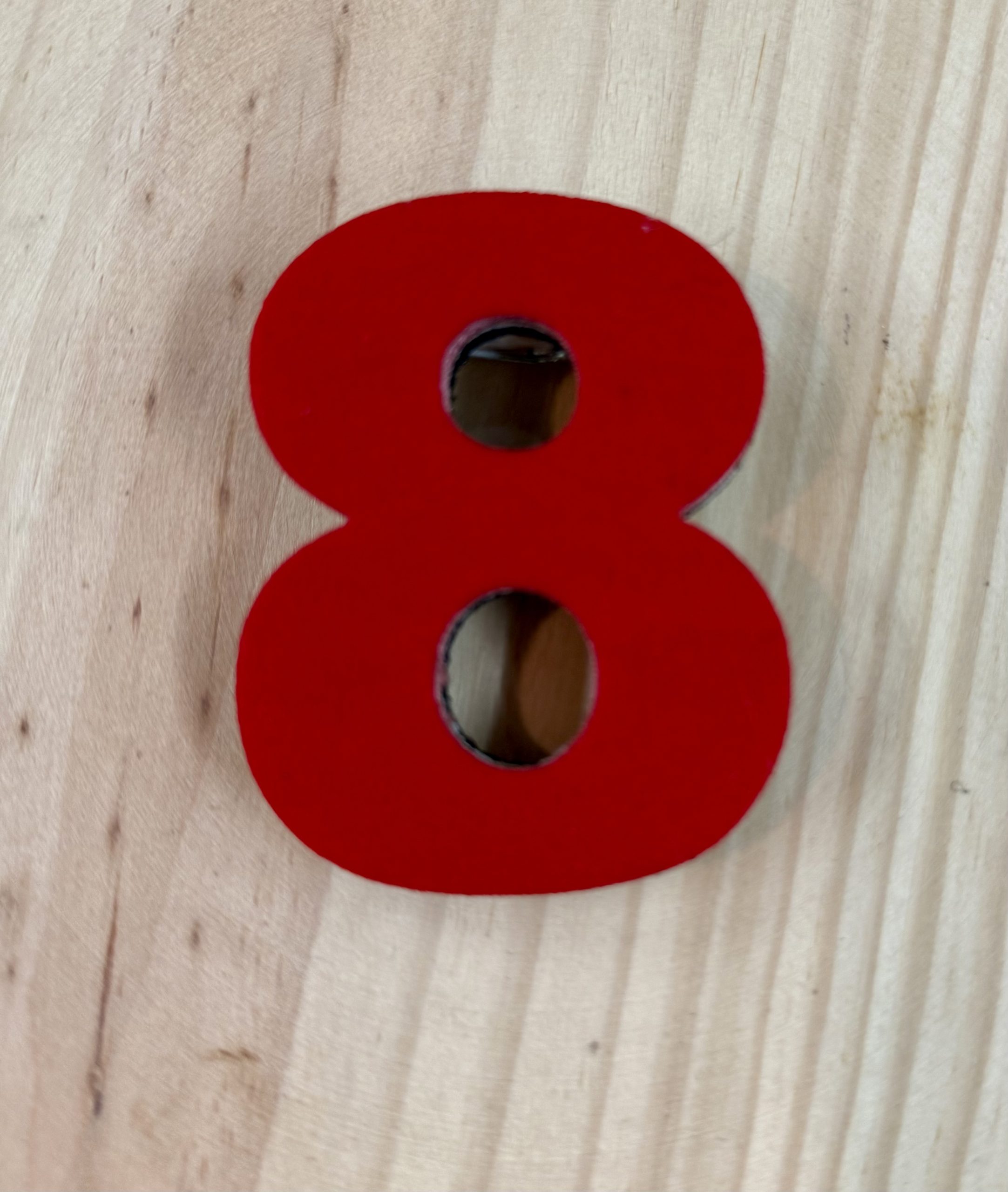 Número 8 con pinza